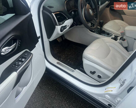 Белый Джип Чероки, объемом двигателя 3.24 л и пробегом 52 тыс. км за 21000 $, фото 7 на Automoto.ua