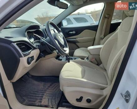 Белый Джип Чероки, объемом двигателя 2.36 л и пробегом 131 тыс. км за 3800 $, фото 6 на Automoto.ua