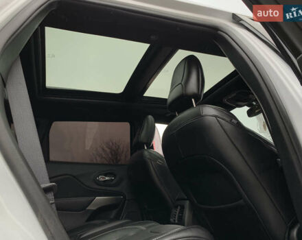 Белый Джип Чероки, объемом двигателя 3.2 л и пробегом 49 тыс. км за 22755 $, фото 64 на Automoto.ua