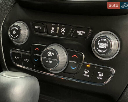 Белый Джип Чероки, объемом двигателя 3.2 л и пробегом 49 тыс. км за 22755 $, фото 45 на Automoto.ua