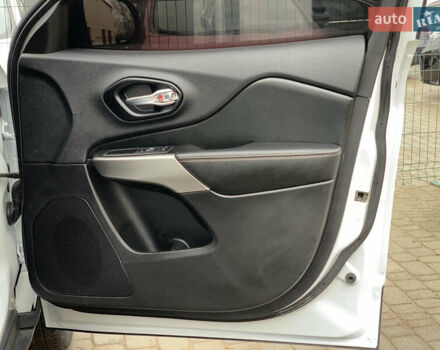 Белый Джип Чероки, объемом двигателя 3.2 л и пробегом 49 тыс. км за 22755 $, фото 39 на Automoto.ua