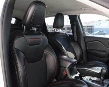 Білий Джип Cherokee, об'ємом двигуна 3.2 л та пробігом 55 тис. км за 9000 $, фото 11 на Automoto.ua