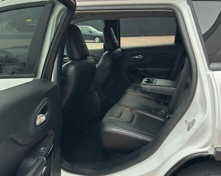 Білий Джип Cherokee, об'ємом двигуна 2.36 л та пробігом 49 тис. км за 16500 $, фото 14 на Automoto.ua