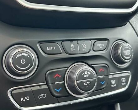 Белый Джип Чероки, объемом двигателя 3.24 л и пробегом 69 тыс. км за 21700 $, фото 22 на Automoto.ua