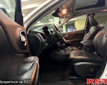 Білий Джип Cherokee, об'ємом двигуна 2 л та пробігом 19 тис. км за 24900 $, фото 9 на Automoto.ua