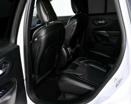 Белый Джип Чероки, объемом двигателя 3.2 л и пробегом 65 тыс. км за 12300 $, фото 17 на Automoto.ua