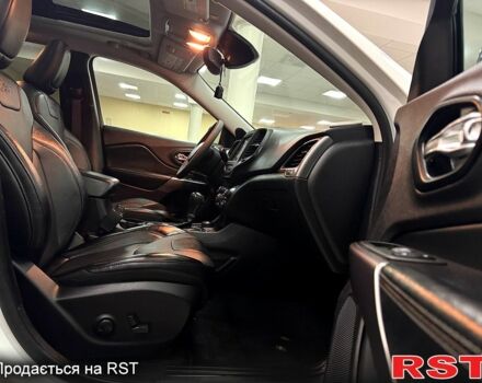 Білий Джип Cherokee, об'ємом двигуна 2 л та пробігом 19 тис. км за 24900 $, фото 7 на Automoto.ua