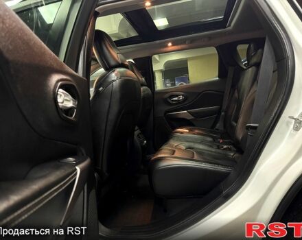 Білий Джип Cherokee, об'ємом двигуна 2 л та пробігом 19 тис. км за 24900 $, фото 8 на Automoto.ua