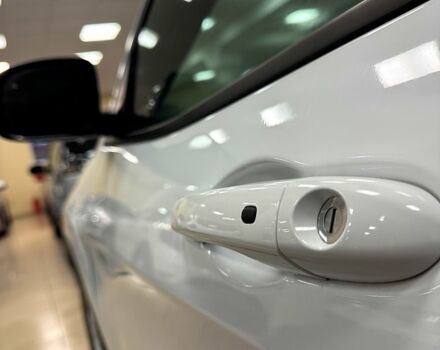 Білий Джип Cherokee, об'ємом двигуна 2 л та пробігом 19 тис. км за 24900 $, фото 1 на Automoto.ua