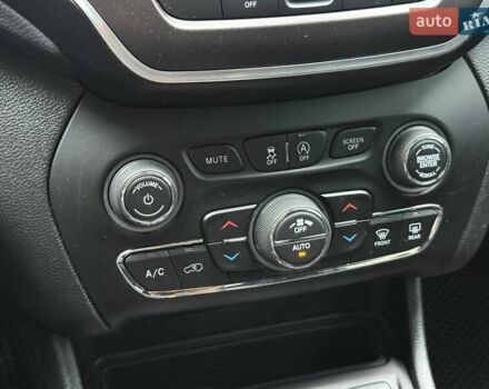 Белый Джип Чероки, объемом двигателя 3.24 л и пробегом 84 тыс. км за 24500 $, фото 40 на Automoto.ua