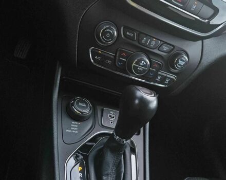 Белый Джип Чероки, объемом двигателя 3.2 л и пробегом 96 тыс. км за 13200 $, фото 14 на Automoto.ua