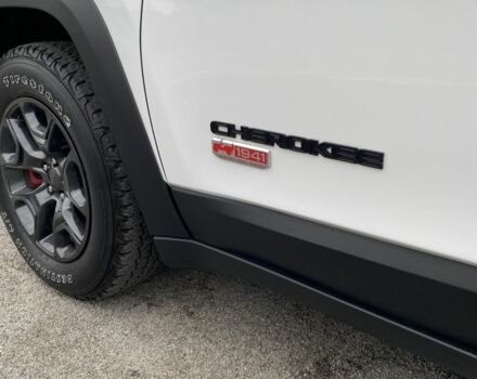 Джип Чероки 2022 в Чернигове на Automoto.ua Белый Джип Чероки, объемом двигателя 3.2 л и пробегом 97 тыс. км за 23000 $, фото 2 на Automoto.ua