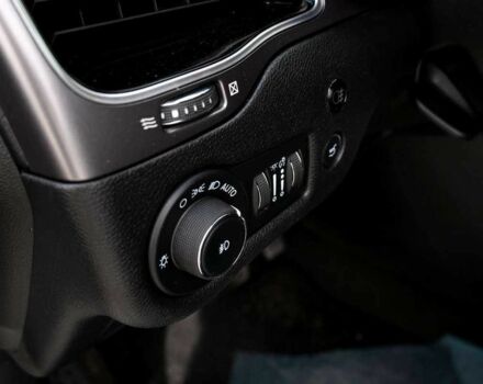 Белый Джип Чероки, объемом двигателя 3.2 л и пробегом 65 тыс. км за 12300 $, фото 16 на Automoto.ua