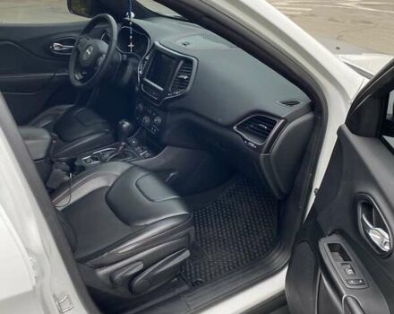 Джип Чероки 2022 в Чернигове на Automoto.ua Белый Джип Чероки, объемом двигателя 3.2 л и пробегом 97 тыс. км за 23000 $, фото 2 на Automoto.ua