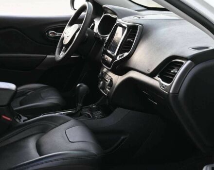 Белый Джип Чероки, объемом двигателя 3.2 л и пробегом 65 тыс. км за 12300 $, фото 18 на Automoto.ua