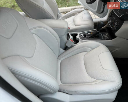 Белый Джип Чероки, объемом двигателя 3.24 л и пробегом 73 тыс. км за 18500 $, фото 65 на Automoto.ua