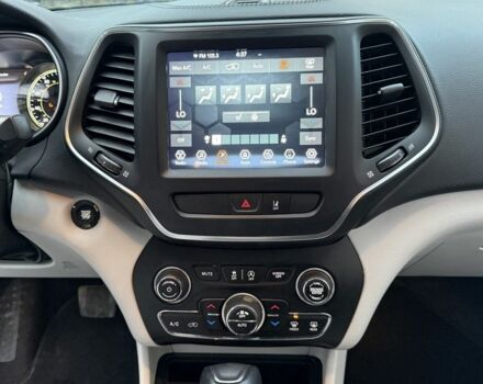 Белый Джип Чероки, объемом двигателя 3.2 л и пробегом 70 тыс. км за 17500 $, фото 19 на Automoto.ua