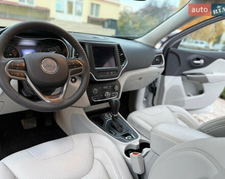 Белый Джип Чероки, объемом двигателя 3.24 л и пробегом 73 тыс. км за 18500 $, фото 91 на Automoto.ua