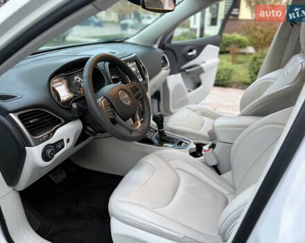 Белый Джип Чероки, объемом двигателя 3.24 л и пробегом 73 тыс. км за 18500 $, фото 58 на Automoto.ua