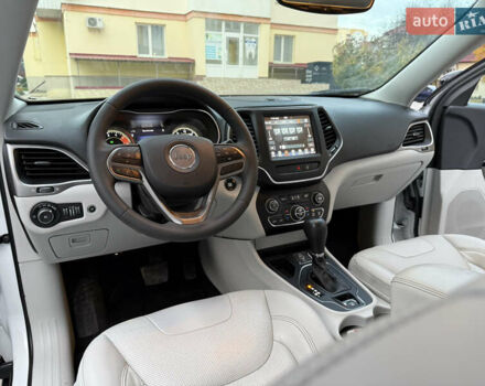 Белый Джип Чероки, объемом двигателя 3.24 л и пробегом 73 тыс. км за 18500 $, фото 50 на Automoto.ua