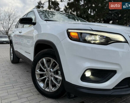 Белый Джип Чероки, объемом двигателя 3.24 л и пробегом 73 тыс. км за 18500 $, фото 1 на Automoto.ua