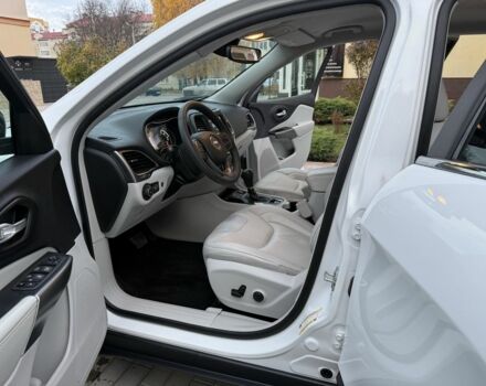 Белый Джип Чероки, объемом двигателя 3.2 л и пробегом 70 тыс. км за 17500 $, фото 10 на Automoto.ua