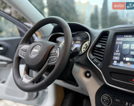 Белый Джип Чероки, объемом двигателя 3.24 л и пробегом 73 тыс. км за 18500 $, фото 74 на Automoto.ua