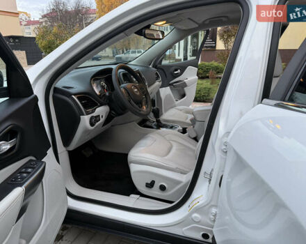 Белый Джип Чероки, объемом двигателя 3.24 л и пробегом 73 тыс. км за 18500 $, фото 48 на Automoto.ua