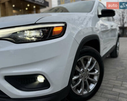 Белый Джип Чероки, объемом двигателя 3.24 л и пробегом 73 тыс. км за 18500 $, фото 5 на Automoto.ua