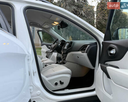 Белый Джип Чероки, объемом двигателя 3.24 л и пробегом 73 тыс. км за 18500 $, фото 67 на Automoto.ua