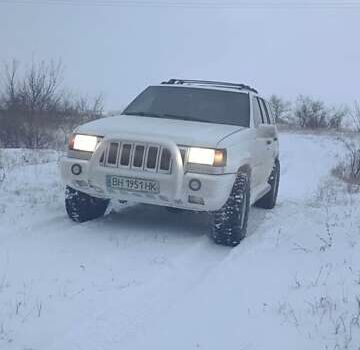 Білий Джип Cherokee, об'ємом двигуна 4 л та пробігом 200 тис. км за 5300 $, фото 1 на Automoto.ua