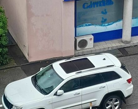 Білий Джип Cherokee, об'ємом двигуна 3 л та пробігом 237 тис. км за 18900 $, фото 1 на Automoto.ua