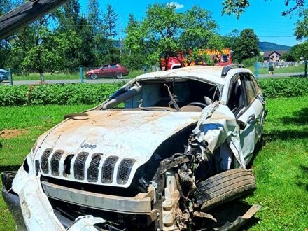 Білий Джип Cherokee, об'ємом двигуна 2.4 л та пробігом 120 тис. км за 5000 $, фото 1 на Automoto.ua