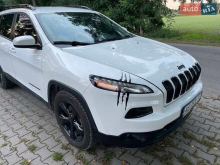Джип Cherokee 2015 у Ужгороді на Automoto.ua Білий Джип Cherokee, об'ємом двигуна 2.36 л та пробігом 150 тис. км за 14300 $, фото 1 на Automoto.ua