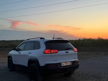 Білий Джип Cherokee, об'ємом двигуна 3.24 л та пробігом 179 тис. км за 13700 $, фото 1 на Automoto.ua