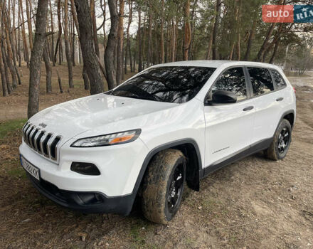 Білий Джип Cherokee, об'ємом двигуна 2.36 л та пробігом 101 тис. км за 14000 $, фото 1 на Automoto.ua