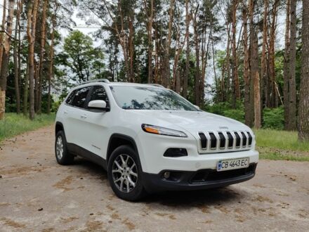 Джип Чероки 2016 в Чернигове на Automoto.ua Белый Джип Чероки, объемом двигателя 3.2 л и пробегом 140 тыс. км за 16700 $, фото 1 на Automoto.ua
