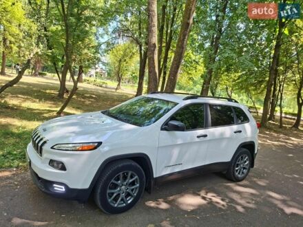 Білий Джип Cherokee, об'ємом двигуна 2.36 л та пробігом 111 тис. км за 12350 $, фото 1 на Automoto.ua