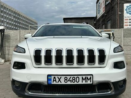 Білий Джип Cherokee, об'ємом двигуна 2.36 л та пробігом 215 тис. км за 15000 $, фото 1 на Automoto.ua
