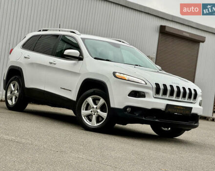 Белый Джип Чероки, объемом двигателя 2.36 л и пробегом 183 тыс. км за 11999 $, фото 1 на Automoto.ua