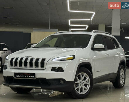 Джип Cherokee 2017 у Миколаєві на Automoto.ua Білий Джип Cherokee, об'ємом двигуна 2.36 л та пробігом 107 тис. км за 12999 $, фото 1 на Automoto.ua