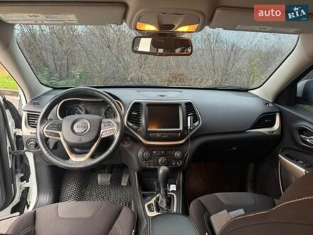 Білий Джип Cherokee, об'ємом двигуна 2.36 л та пробігом 189 тис. км за 13600 $, фото 1 на Automoto.ua