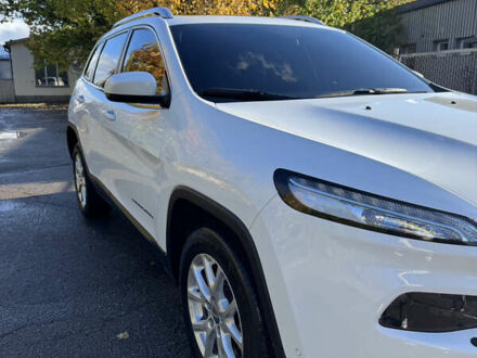 Джип Чероки 2017 в Чернигове на Automoto.ua Белый Джип Чероки, объемом двигателя 2.36 л и пробегом 47 тыс. км за 16900 $, фото 1 на Automoto.ua