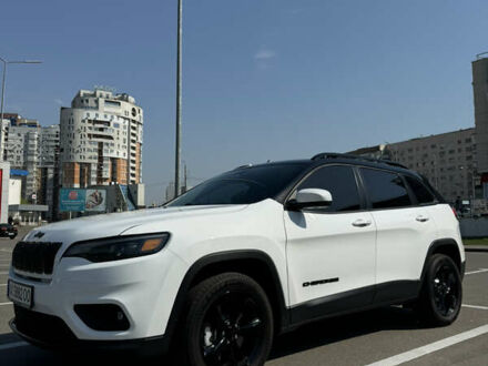 Белый Джип Чероки, объемом двигателя 2.4 л и пробегом 142 тыс. км за 16000 $, фото 1 на Automoto.ua