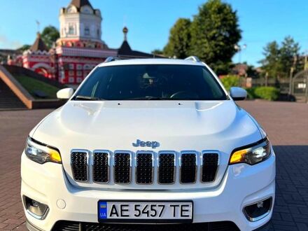 Білий Джип Cherokee, об'ємом двигуна 2 л та пробігом 67 тис. км за 18000 $, фото 1 на Automoto.ua