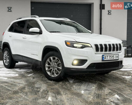 Белый Джип Чероки, объемом двигателя 2.36 л и пробегом 208 тыс. км за 15450 $, фото 1 на Automoto.ua