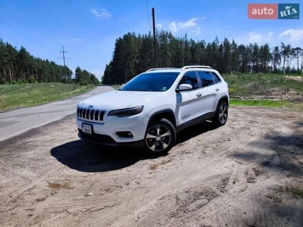 Белый Джип Чероки, объемом двигателя 1.99 л и пробегом 140 тыс. км за 16500 $, фото 1 на Automoto.ua