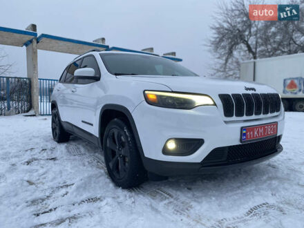 Белый Джип Чероки, объемом двигателя 2.36 л и пробегом 143 тыс. км за 15999 $, фото 1 на Automoto.ua