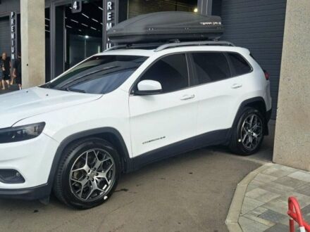 Білий Джип Cherokee, об'ємом двигуна 2.36 л та пробігом 104 тис. км за 19400 $, фото 1 на Automoto.ua
