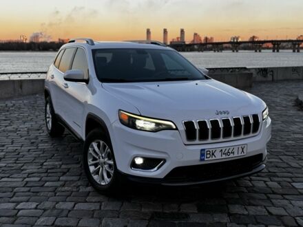 Белый Джип Чероки, объемом двигателя 2.4 л и пробегом 177 тыс. км за 15999 $, фото 1 на Automoto.ua